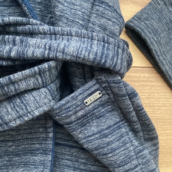 UGG Blue Striped Robe - Picture 3 of 10
